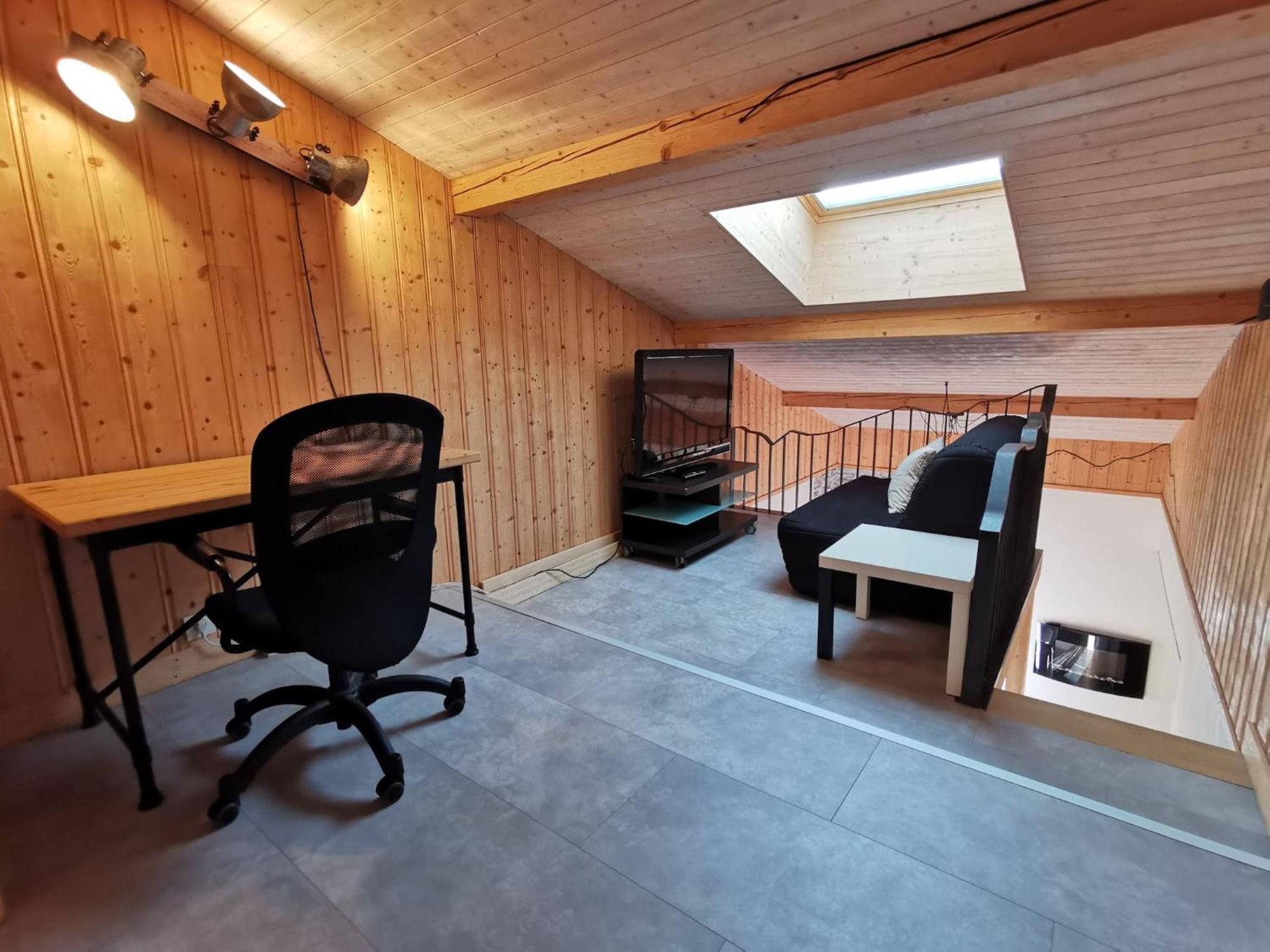 Апартаменти Apt Nala - Sunny Renovated Duplex - 2Bed Apt - Views - Hikes Ле-Уш Екстер'єр фото