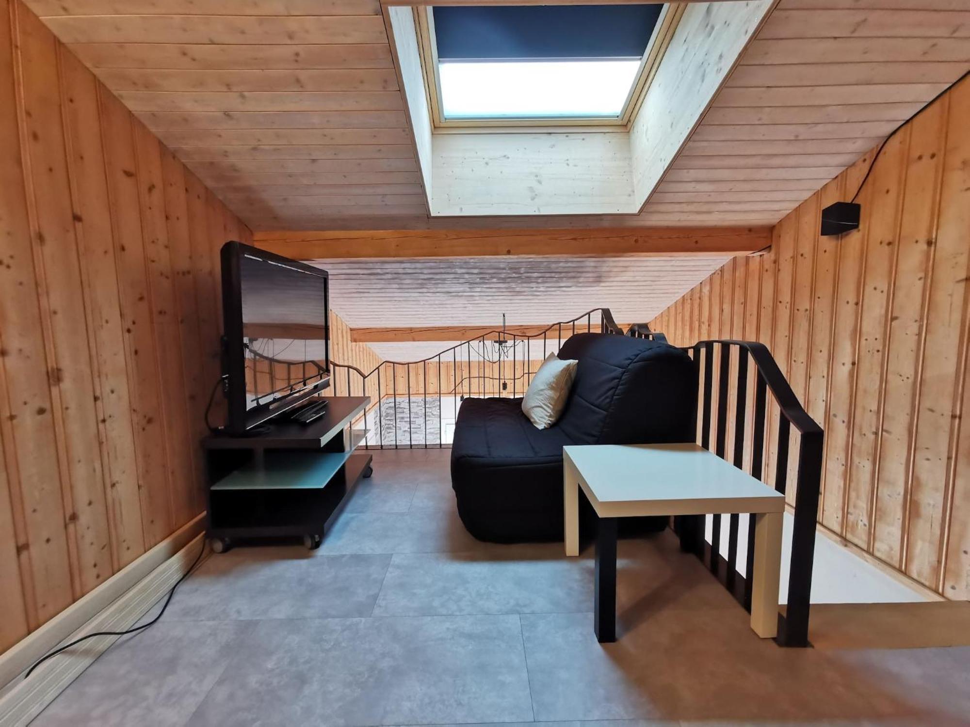 Апартаменти Apt Nala - Sunny Renovated Duplex - 2Bed Apt - Views - Hikes Ле-Уш Екстер'єр фото
