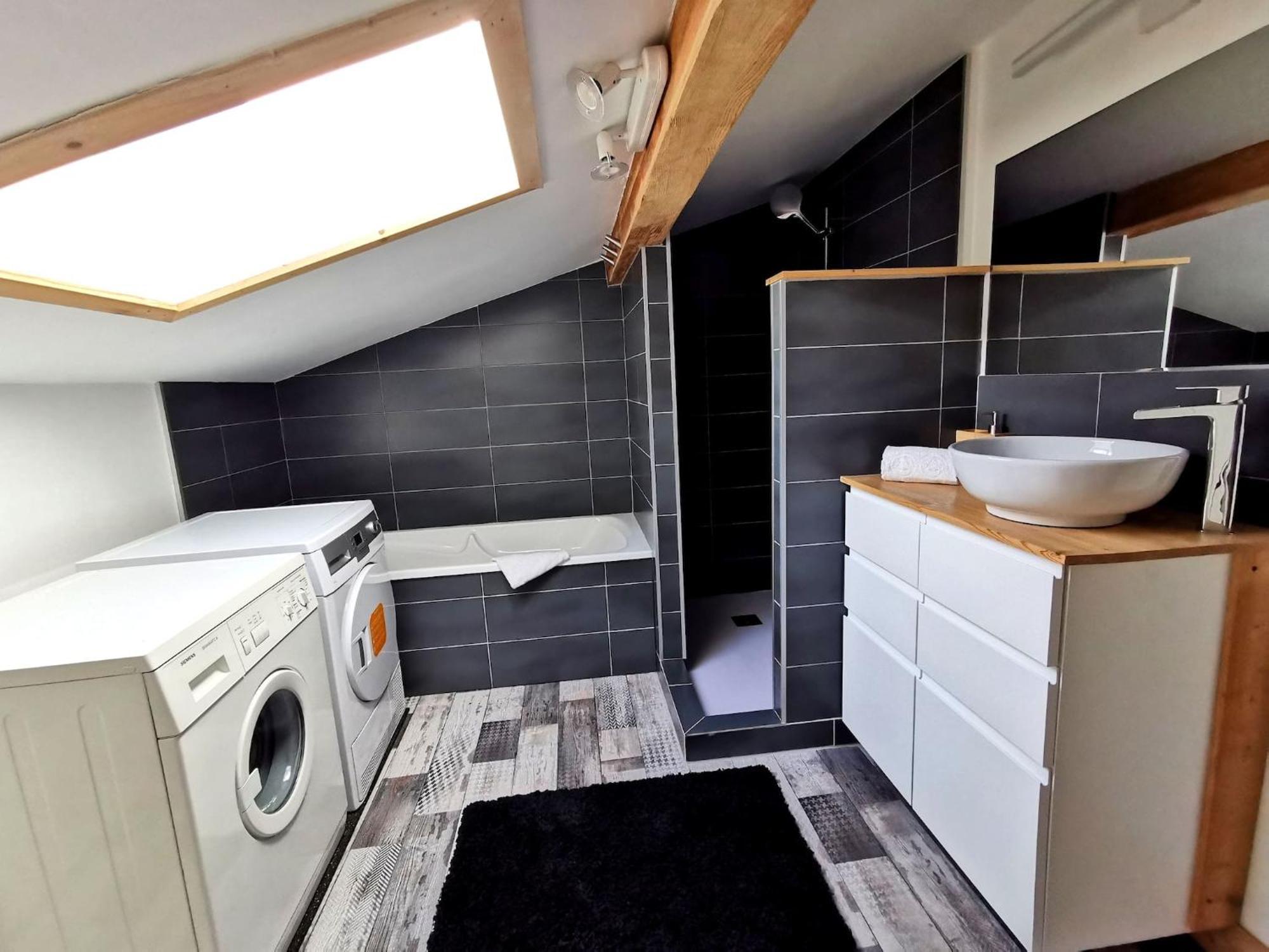 Апартаменти Apt Nala - Sunny Renovated Duplex - 2Bed Apt - Views - Hikes Ле-Уш Екстер'єр фото
